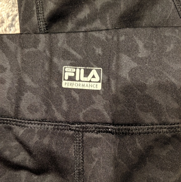 SOLD - FILA cropped workout pants - Picture 3 of 8